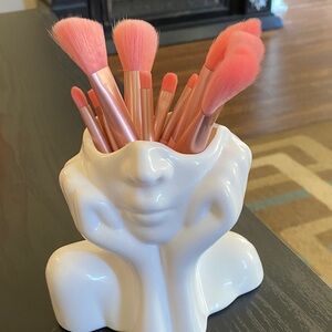 Hand Crafted White Ceramic Face Brush Holder with Pink Brush Set